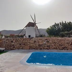 Historica Con Molino De Viento Villa